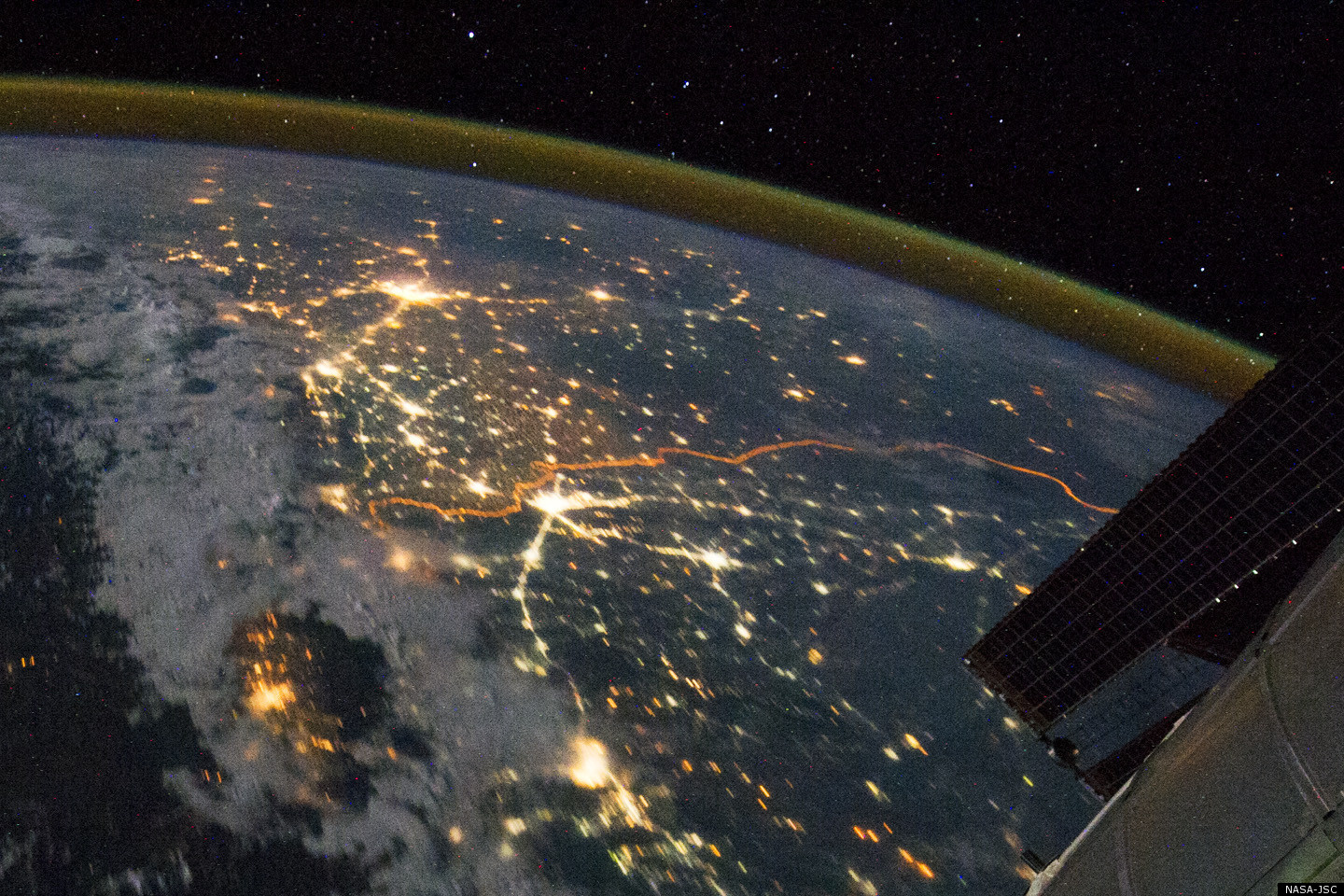 Звёздное небо и космос в картинках - Страница 4 India-pakistan-border-lights